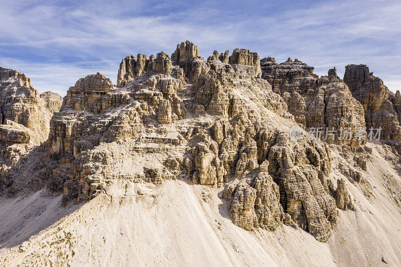 鸟瞰图的岩石细节的Tre Cime di Lavaredo，意大利